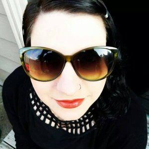 Meet your Posher, Gabriela